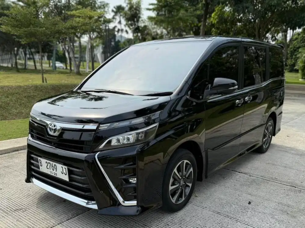 Toyota Voxy AT 2018 Hitam