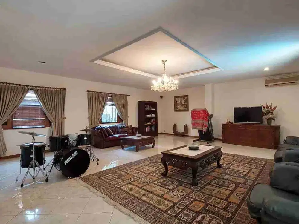 JUAL Rumah Nyaman Private pool di Ragunan, JakSel