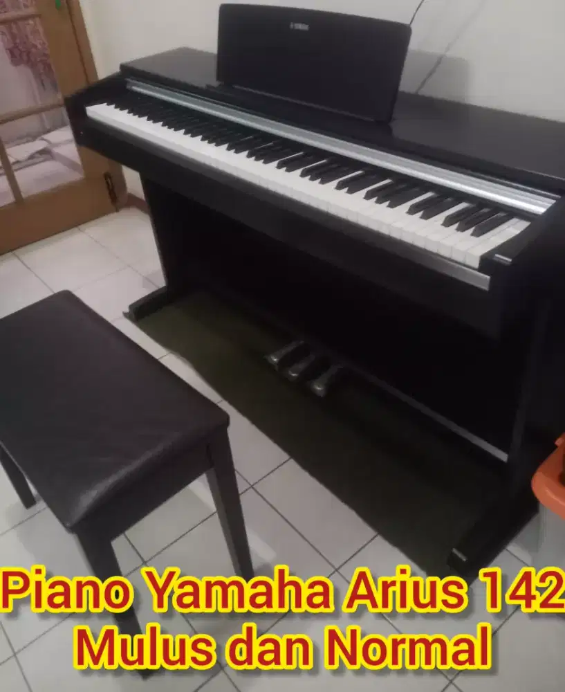 PianoYamaha Arius 142