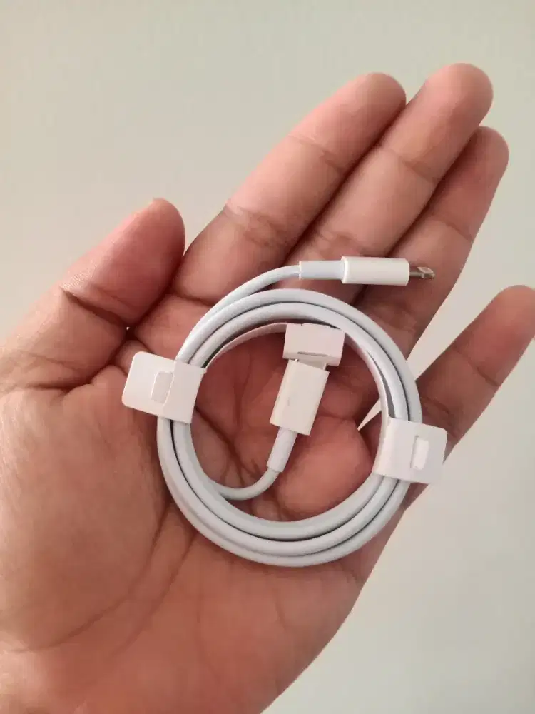 Kabel iphone 13 C to Lighting