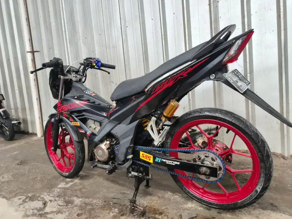 Di jual honda sonic 150R 2015