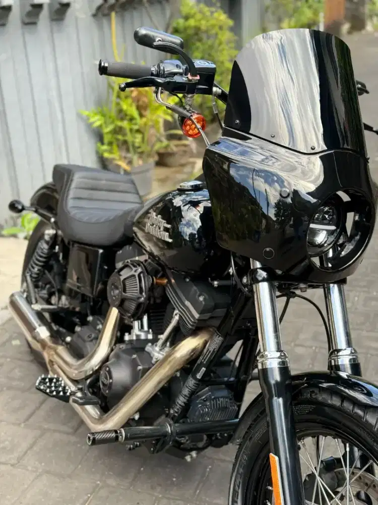 Harley Dyna tahun 2015