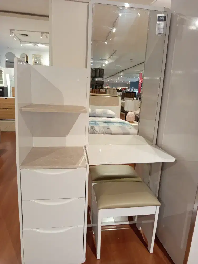 Casper Meja rias (harga cicilan 12x)