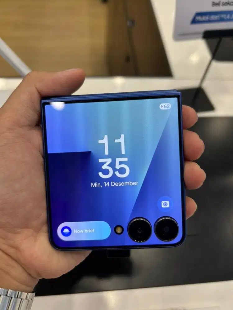 SAMSUNG Galaxy Z Flip7