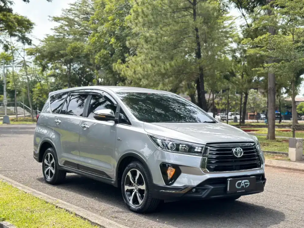 Toyota Kijang Innova Venturer 2.0 AT bensin 2022