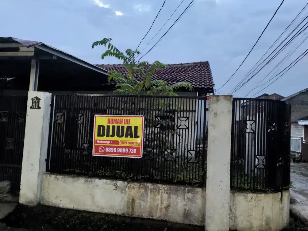 jual rumah posisi hook di perumahan permata biru