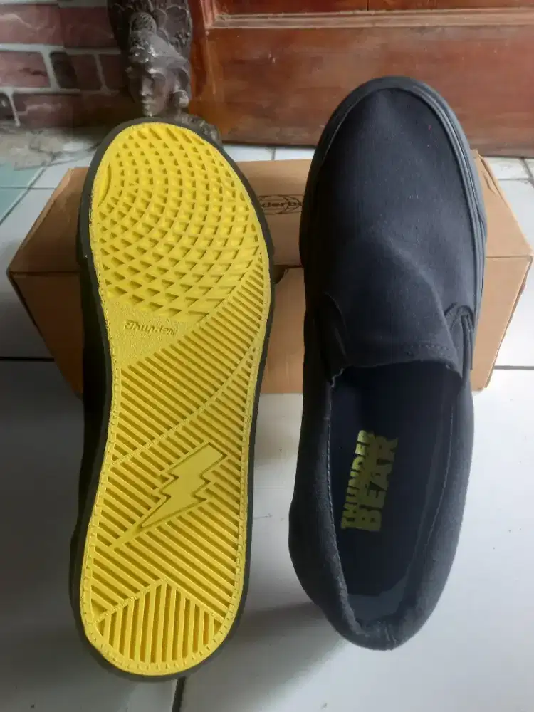 Slip on thunderbear size 41