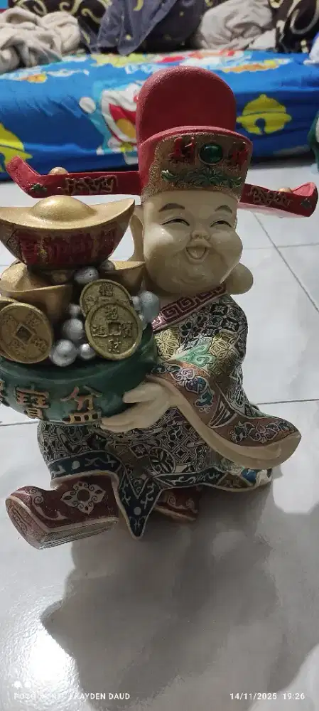 Patung dewa keberuntungan