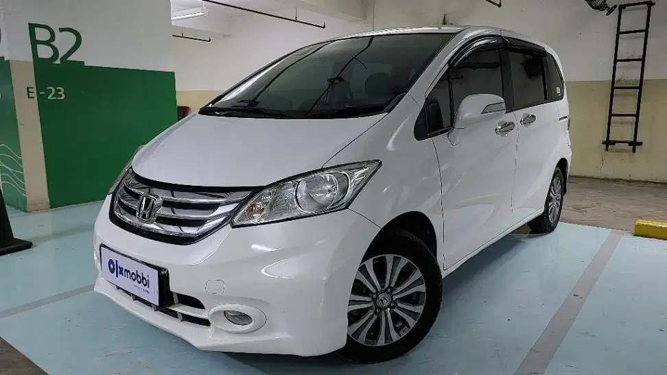 TDP 9,JT Honda Freed 1.5 E Bensin-AT Putih 2016