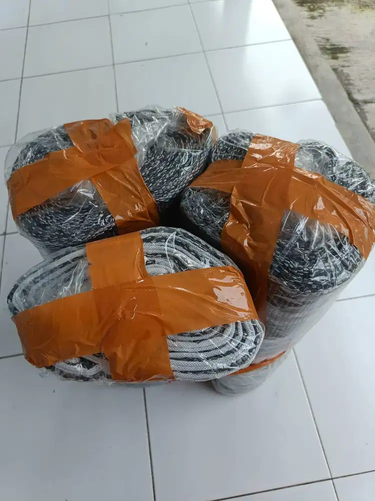 Tikar untuk lesehan masih baru tidak pernah dipakai, masih bungkusan.