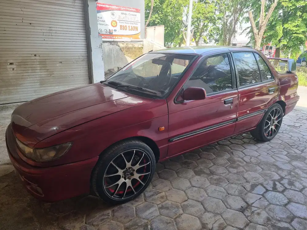 Mitsubishi Lancer 1990 Bensin
