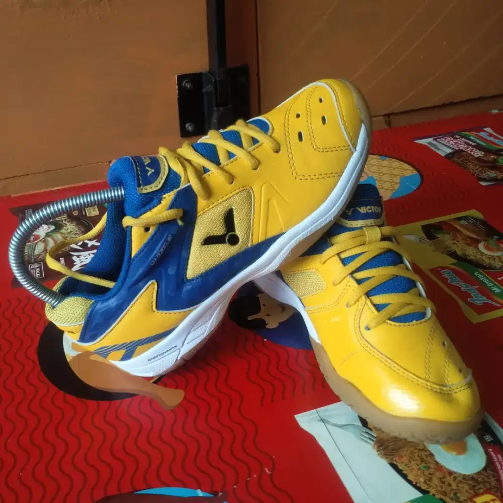 Sepatu badminton Viktor Uk. 36 (insole 22,5 cm)