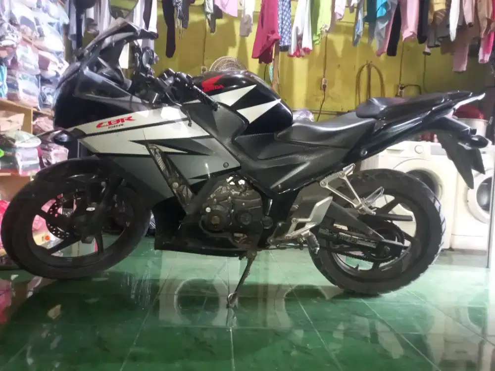 HONDA CBR 150 R AB GUNUNG KIDUL
