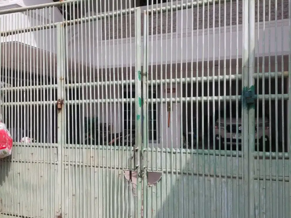 Dijual Butuh Cepat Dibawah Pasaran  Rumah 2 lantai  lt 260 lb 350m2 di  Komplek Taman Ratu Indah Jakarta Barat. siapa cepat dapat!