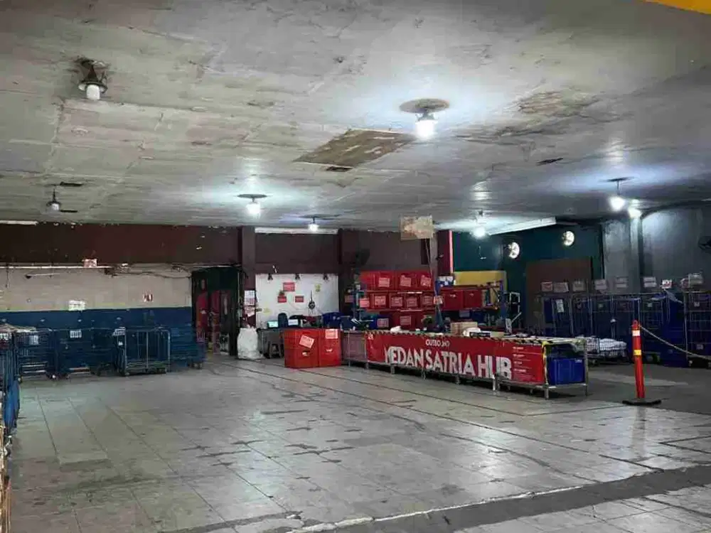 Di sewakan  Gudang  siap pakai  di harapan indah