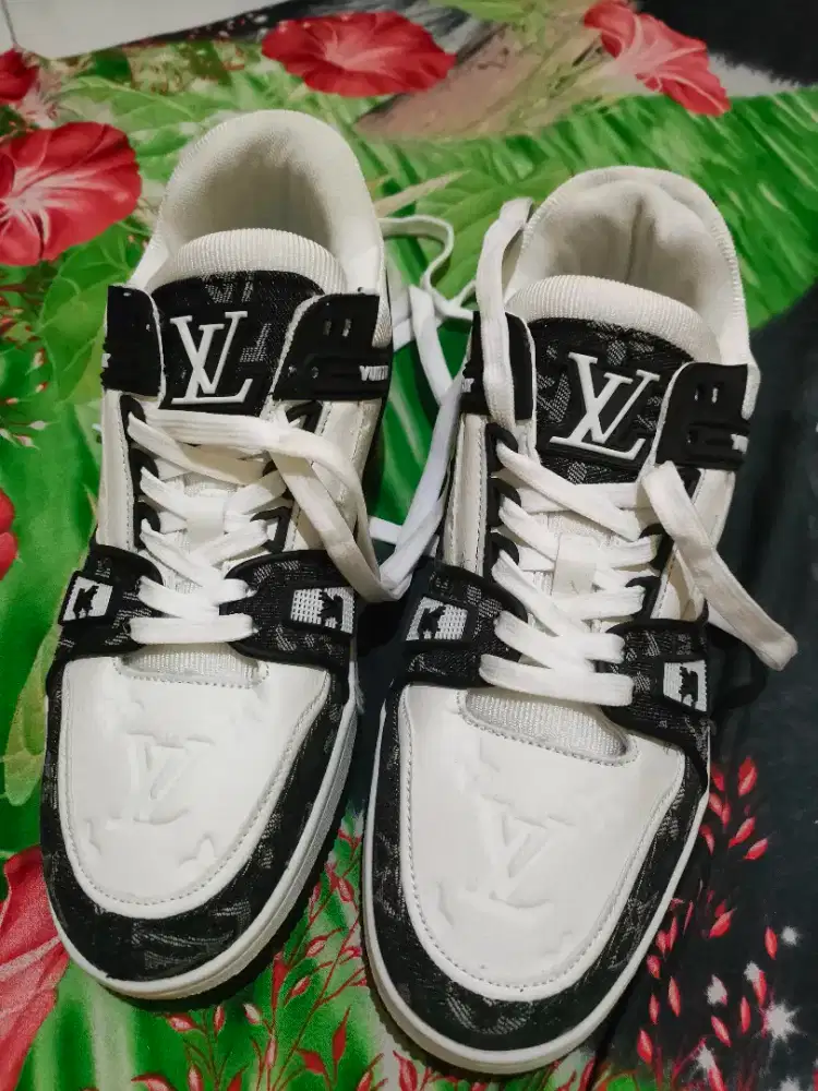 Sepatu LV trainer sneakers