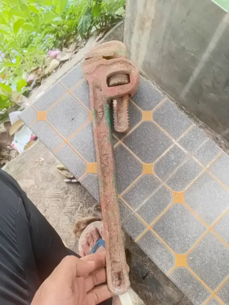 Kunci pipa siap pakai