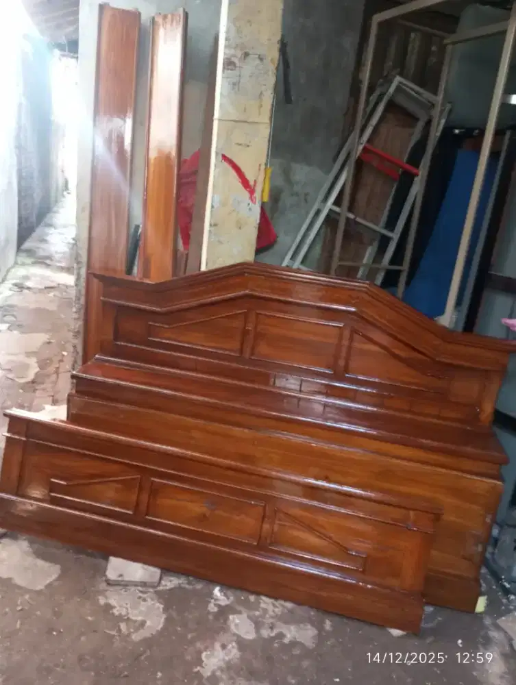 Ranjang tidur kayu jati asli
