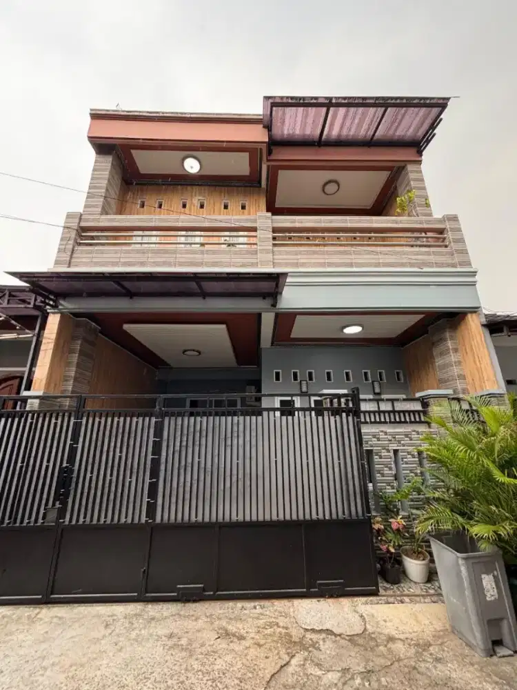 Rumah second 2 lantai Akses mobil didalam perumahan bebas banjir