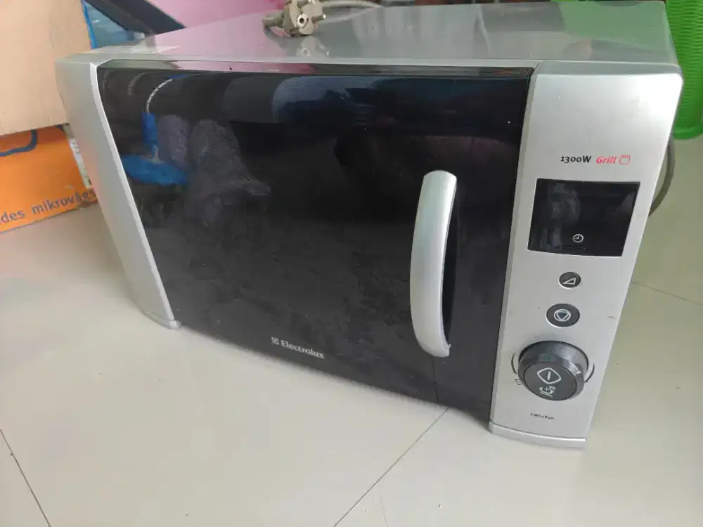 Microwave Electrolux EMS2840