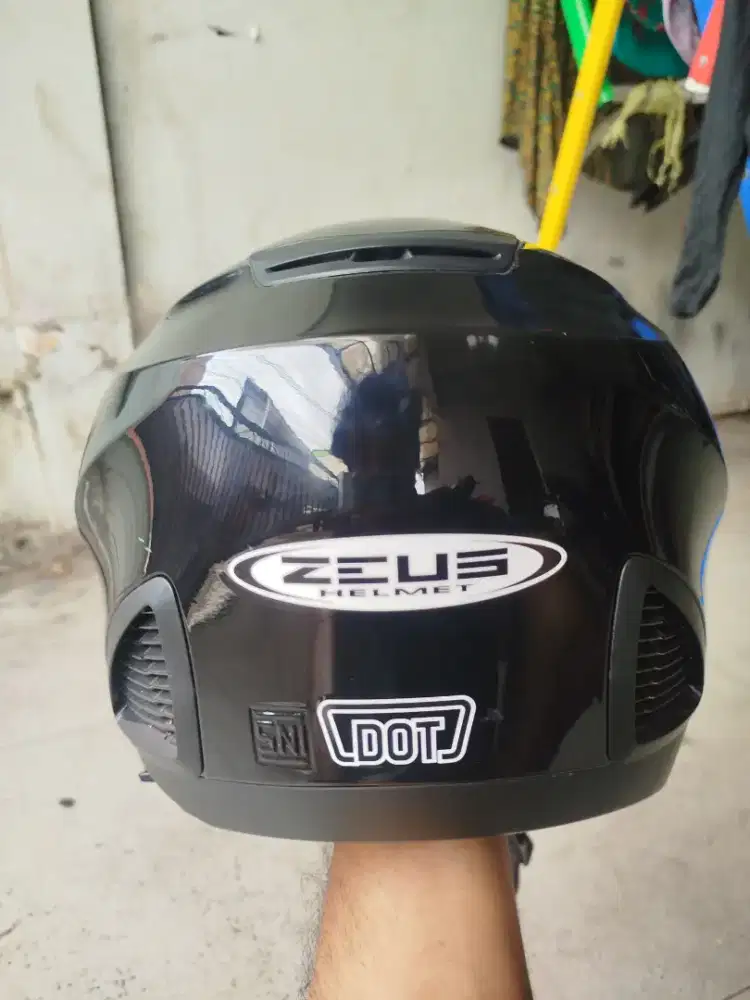 Helm Zeus 611 like new