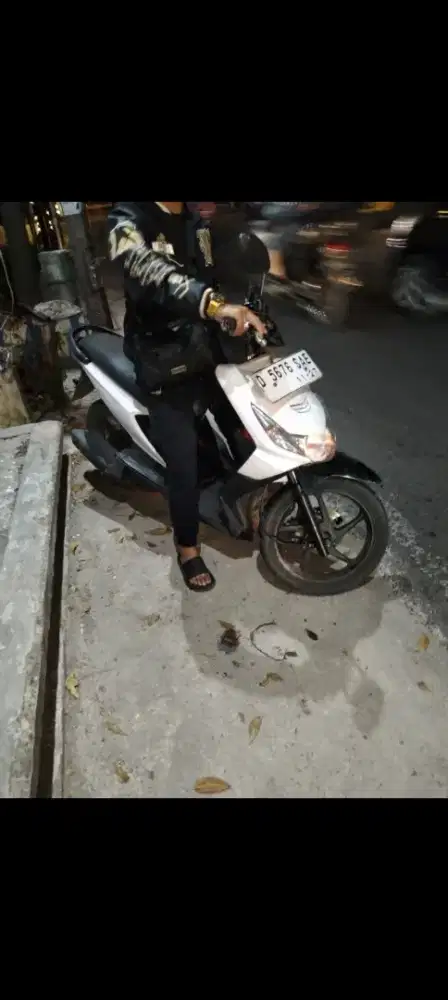 Honda beat 2012 ss kumplit ,faktur ada