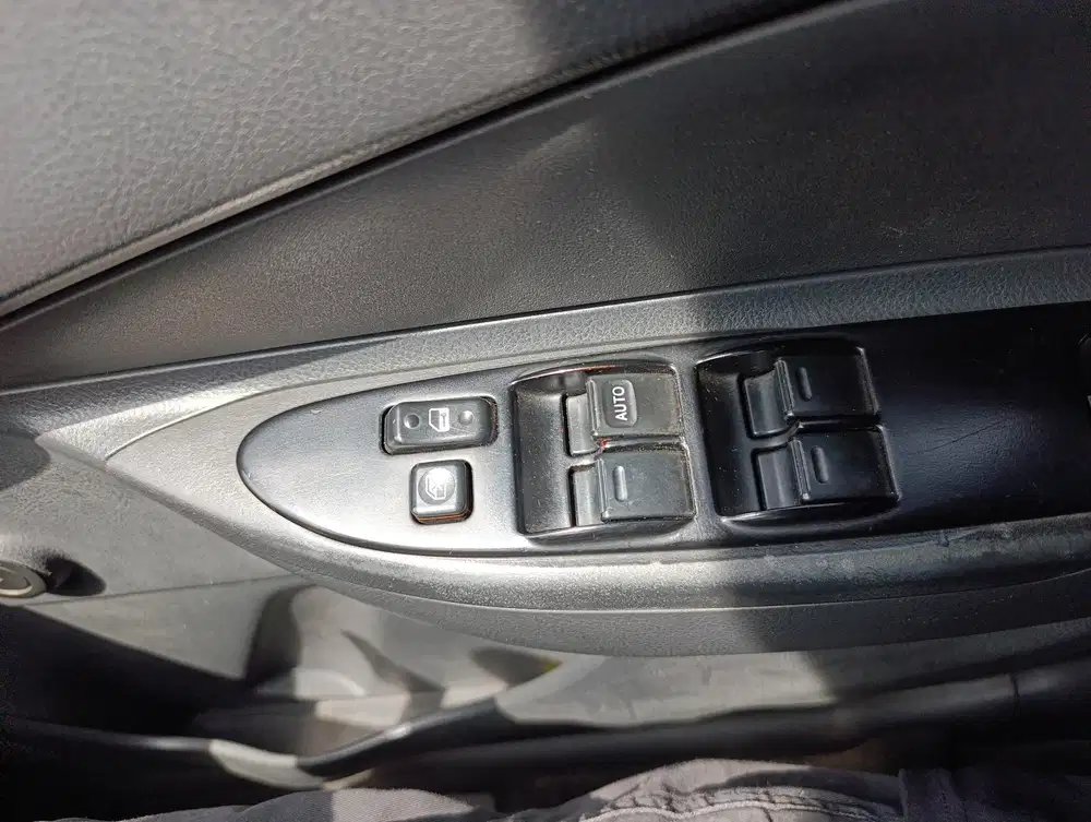 Toyota Limo 2012 Bensin