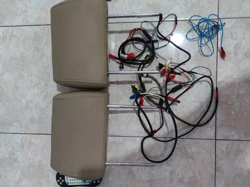 Jual monitor headrest DVD merek THUMP 7TP-710&toa merek LANDUN