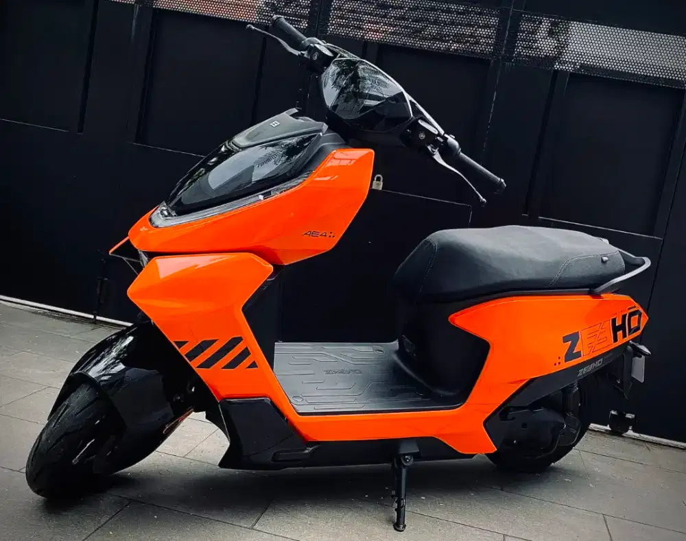ZEEHO AE4 NEW - ORANGE, NON ABS