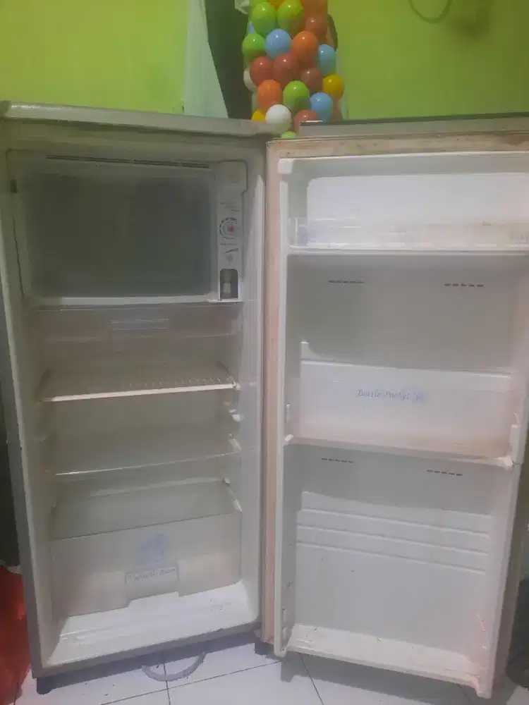 Dijual Cepat Kulkas SANYO