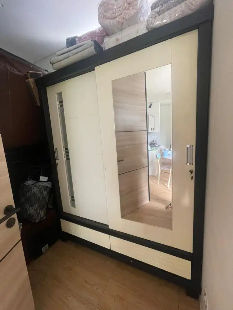 Lemari Pakaian 2 Pintu Sliding Kokoh Cermin Full Besar Bekas Preloved