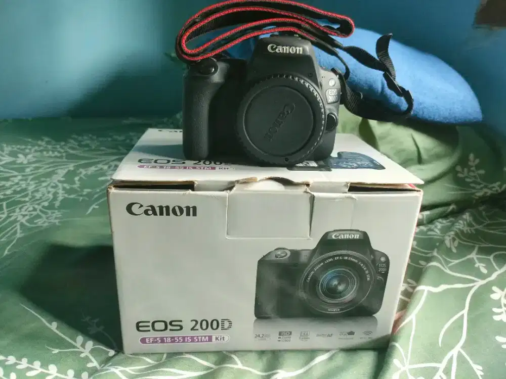 Kamera SLR Canon 200D