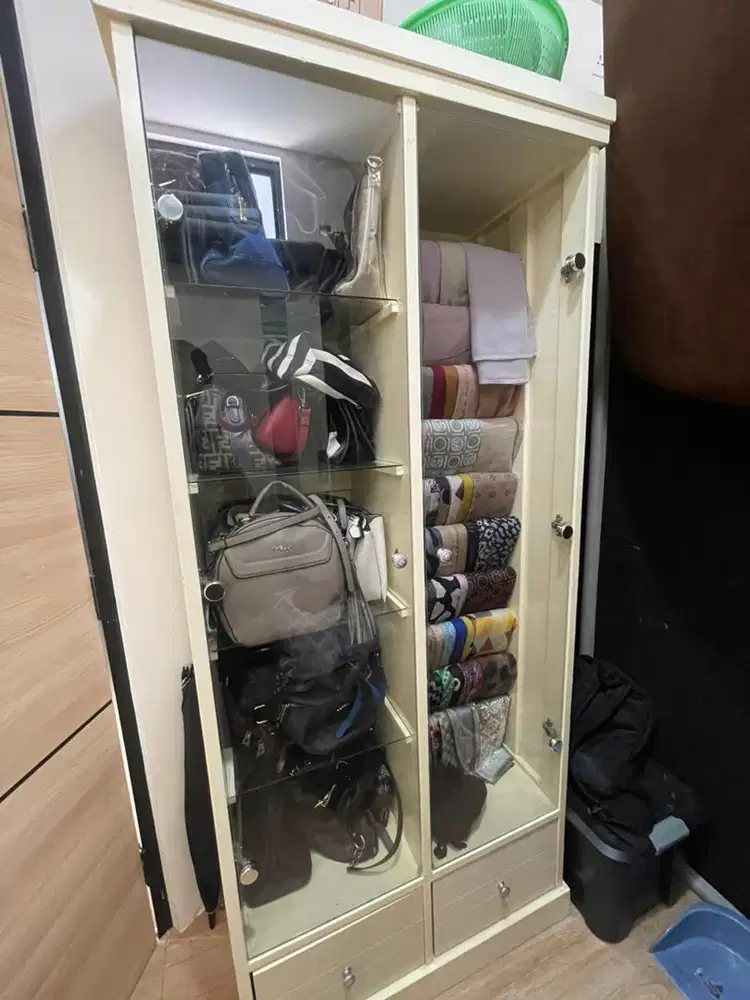 Lemari Rak Hijab Tas Sepatu Baju 2 Pintu Kaca Kokoh Bekas Preloved