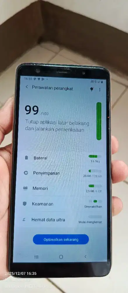 Samsung A7   6/128.  2018. Mnus gantian lcd SMA bcdoer Kya di foto NFC