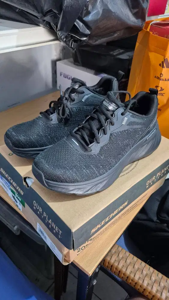 SKECHERS BARU SIZE 40