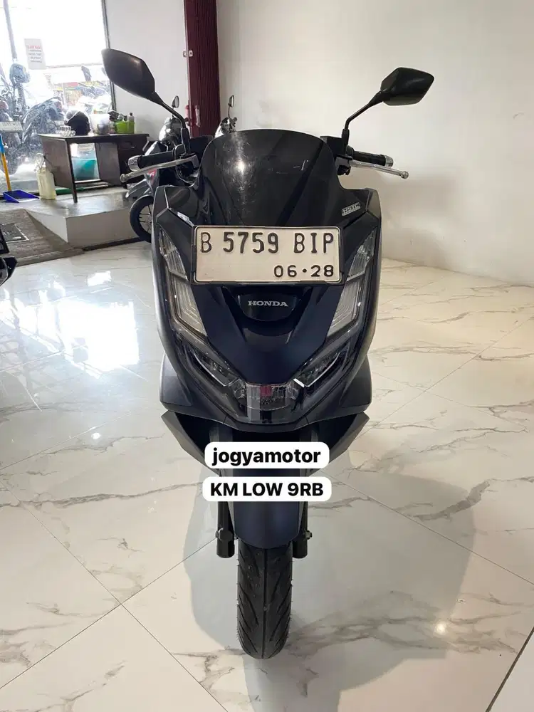 (A) Honda PCX 160 ABS Tahun 2023