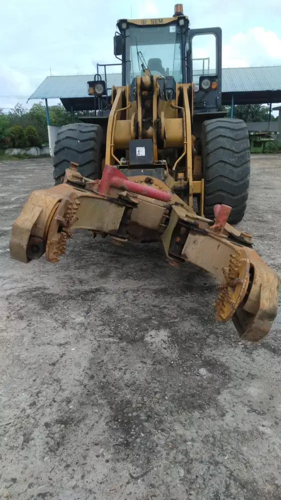 Tire handle unit loader zem 660 D tahun 2023