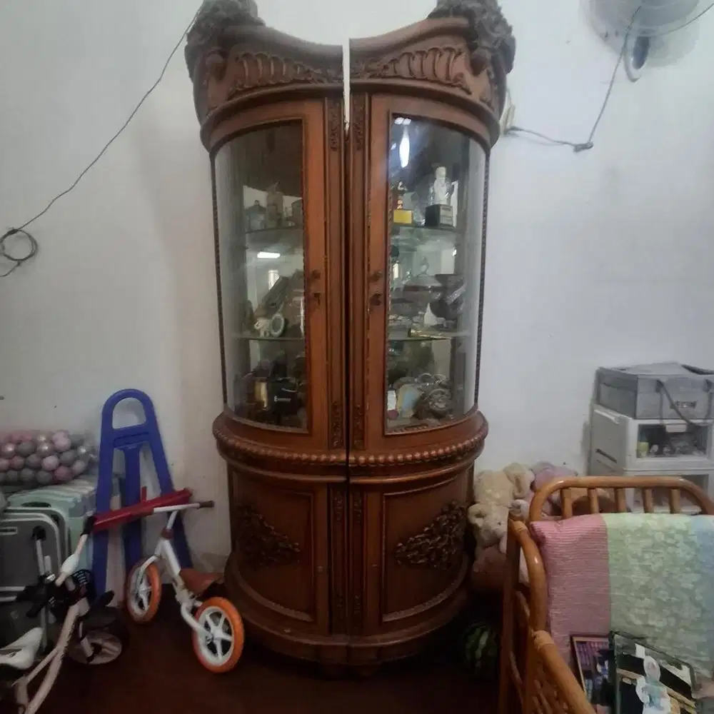 Lemari Pajangan Kaca Ukir Jepara preloved