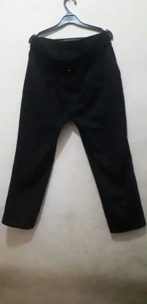 Sepasang celana formal dan kemeja