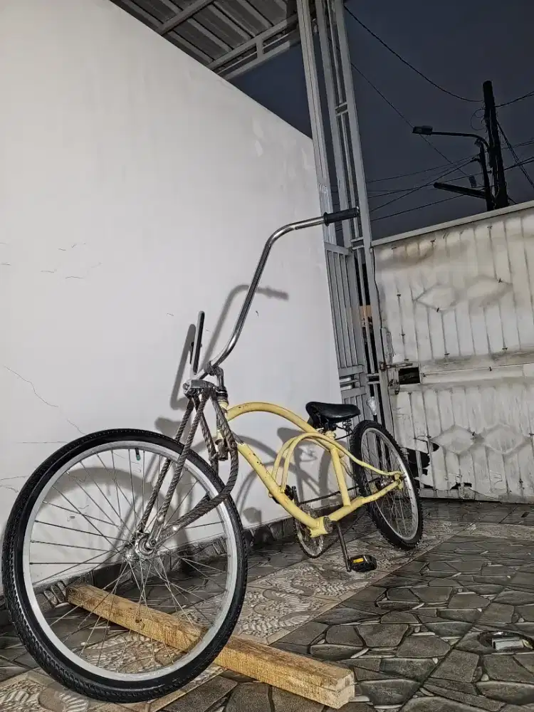 Sepeda lowrider