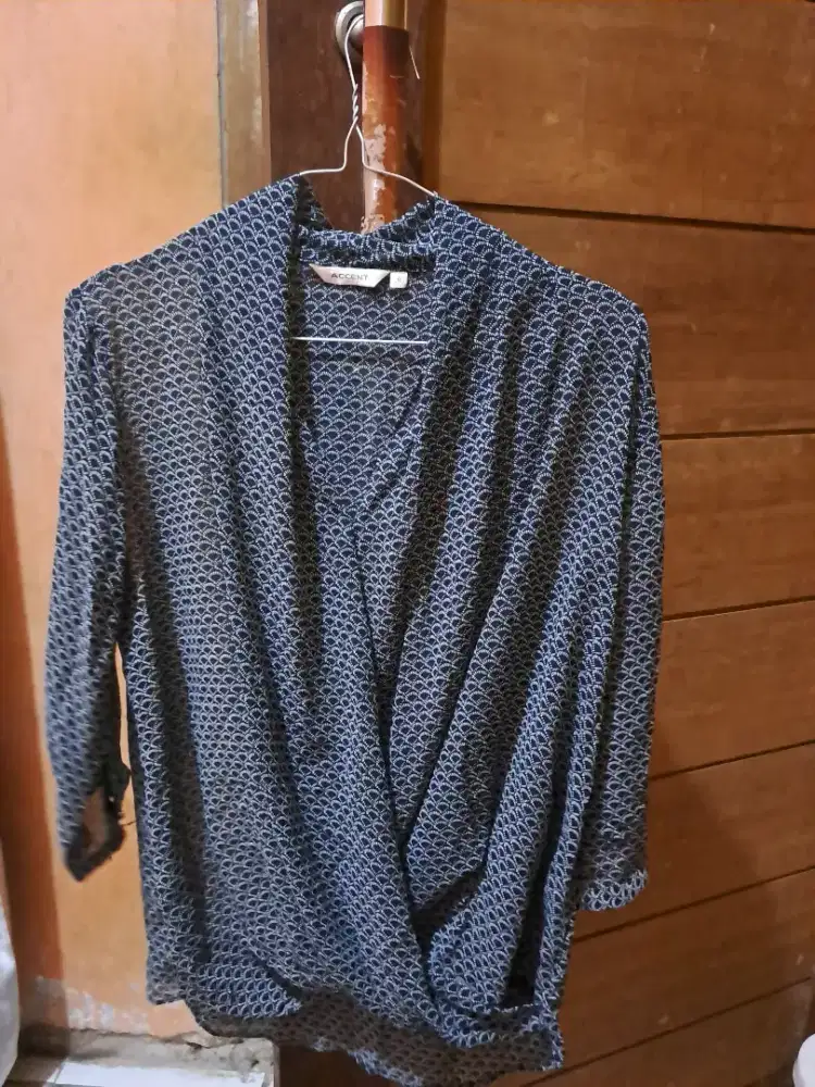 Blouse accent wanita