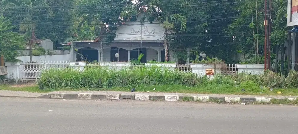 .Dijual cepat rumah Lt. 1400 meter di pusat kota