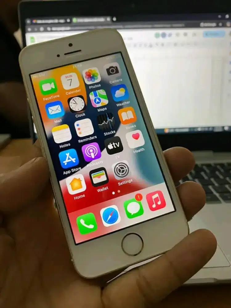 iPhone SE 64GB Gen 1 iOS 15
