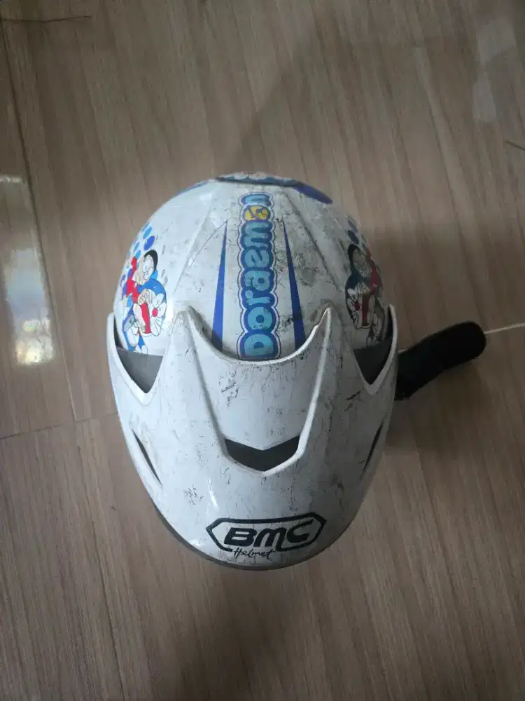 Di jual CEPAT murah rugi helm merk BMC HELMET udah ga ke pake lagi