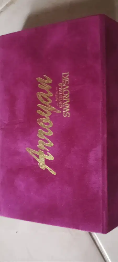 Perhiasaan Swarovski