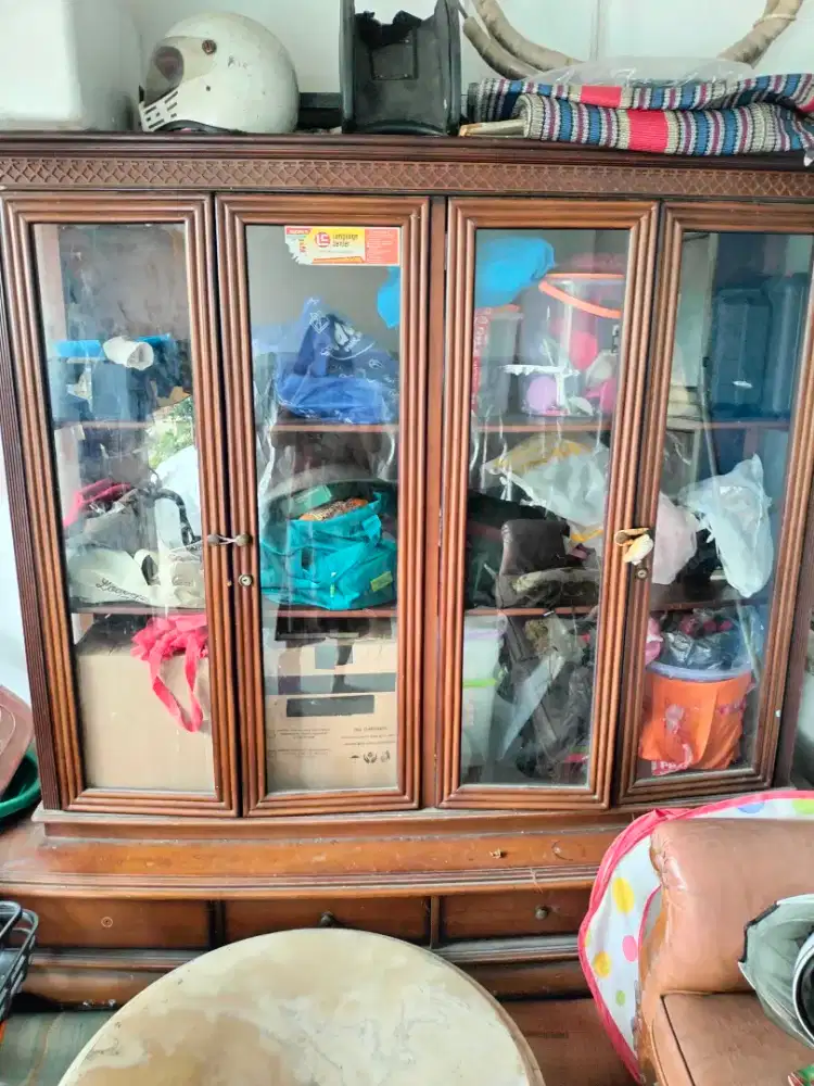 Di jual lemari bufet