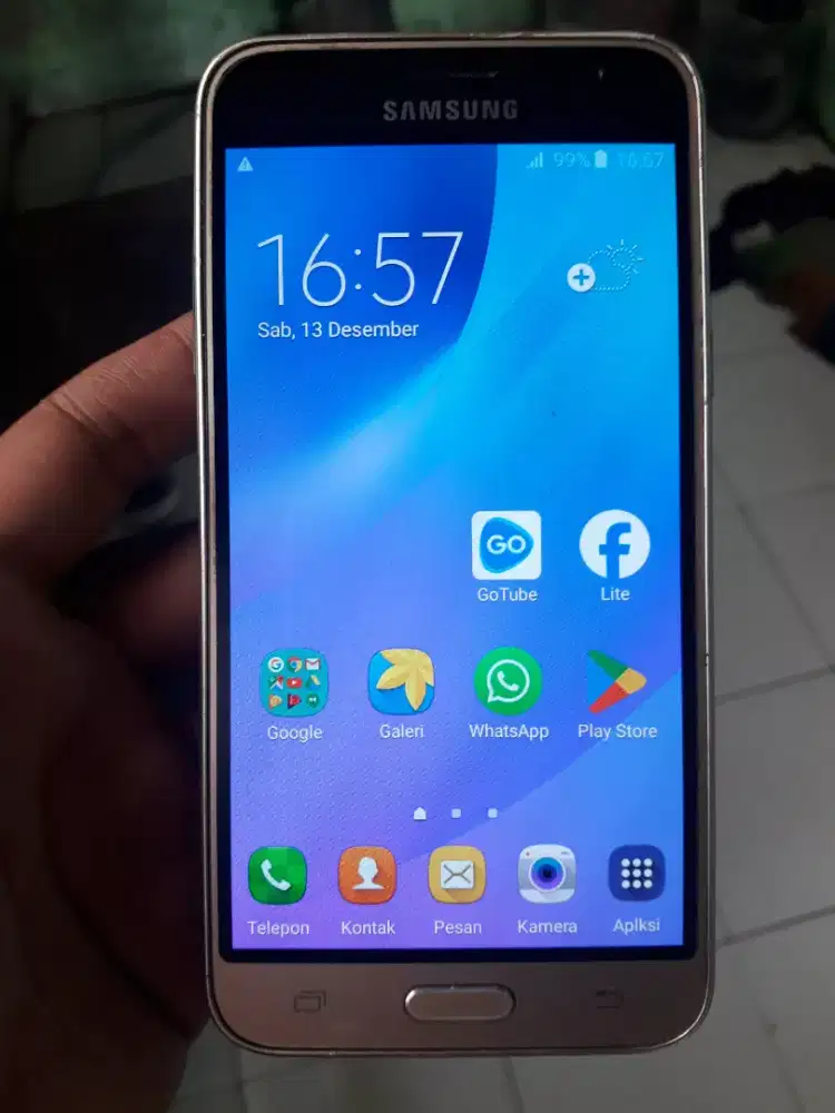 Samsung galaxy J3 2016 4G layar 5 inchi gold