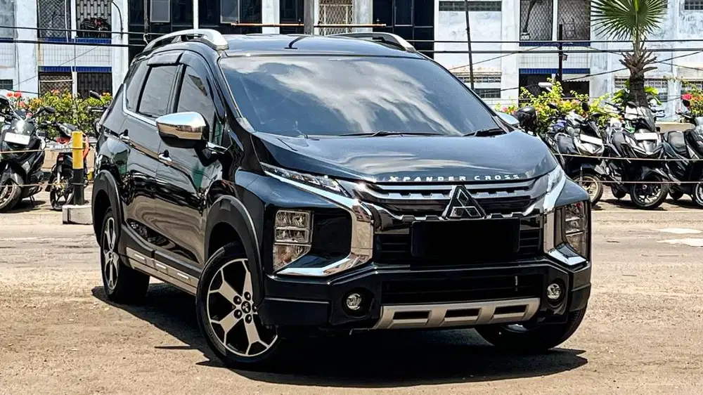 Dp minim // Mitsubishi Xpander Cross Premium Package 1.5 AT 2021 Hitam