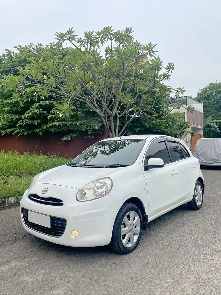 Nissan March 2013 M/T Tangan pertama dari baru