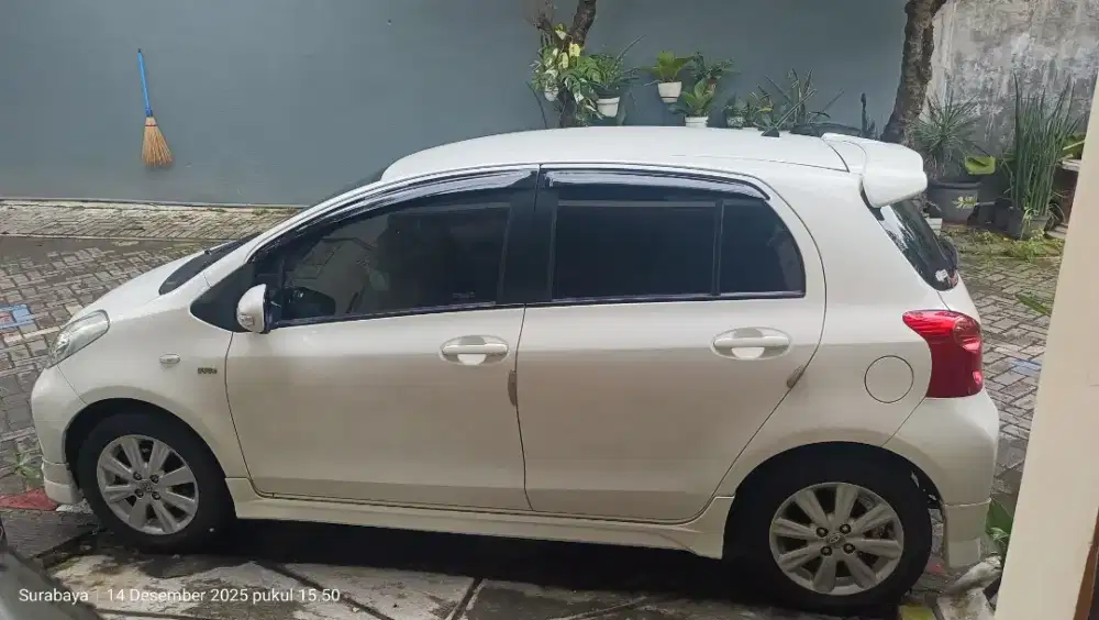 yaris 2012 AT orsnil low km